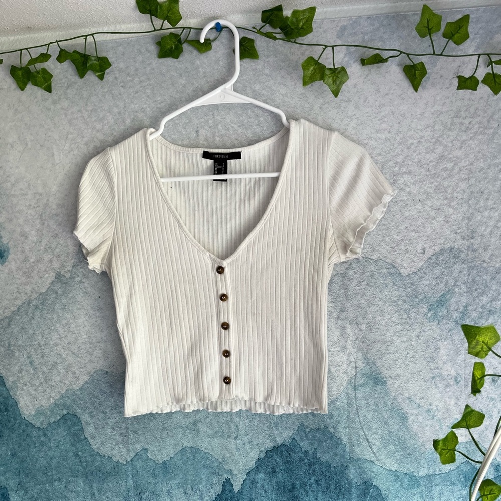Forever 21 white knit crop top with buttons • size S